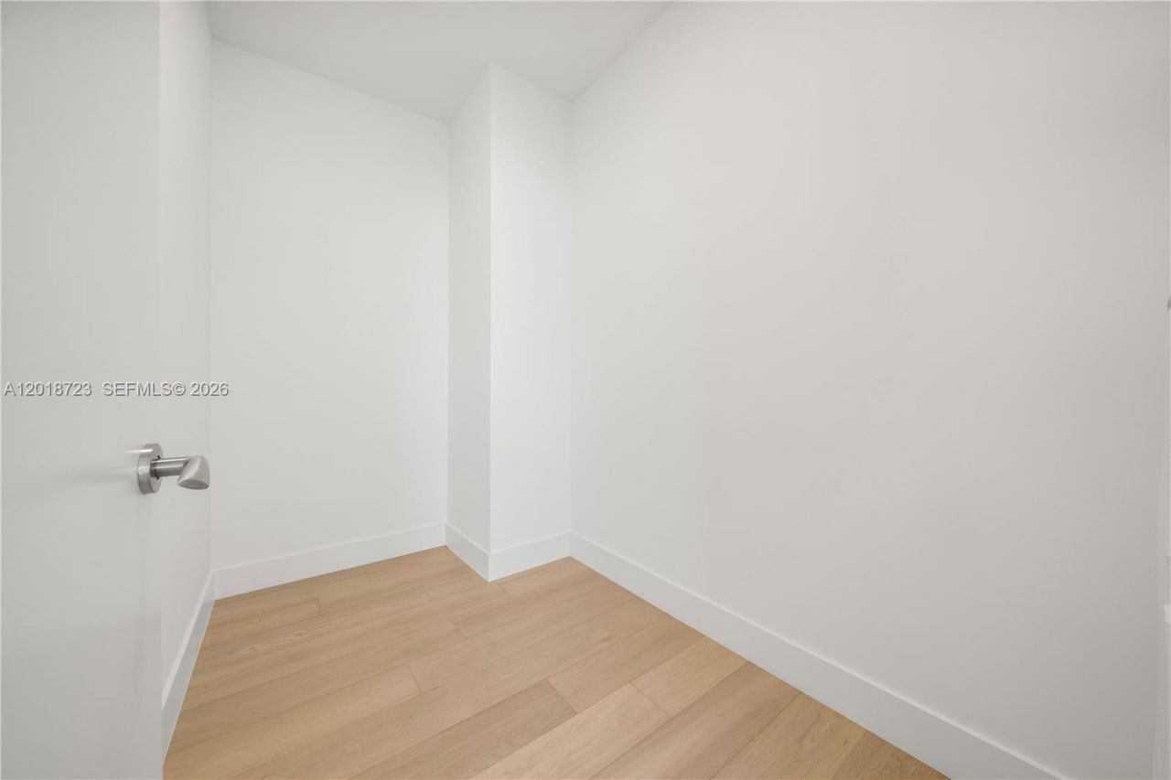 175 SE 25 Rd , Unit 804, Miami, FL 33129 Photo