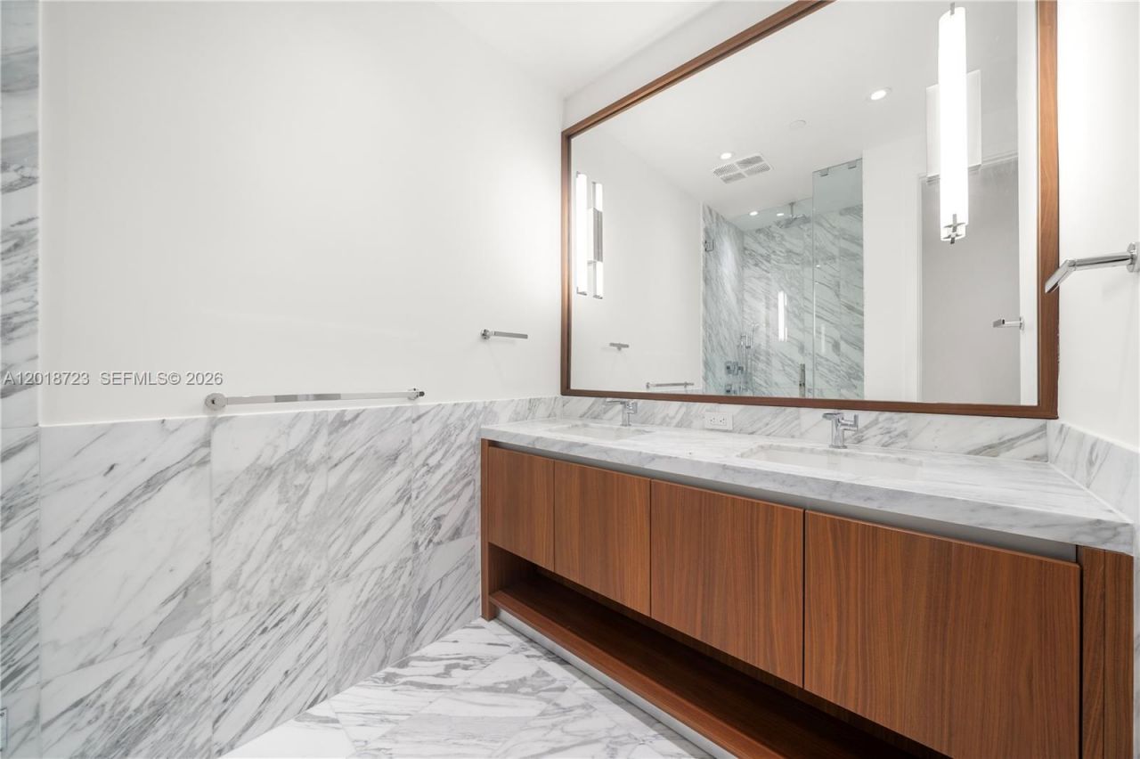 175 SE 25 Rd , Unit 804, Miami, FL 33129 Photo