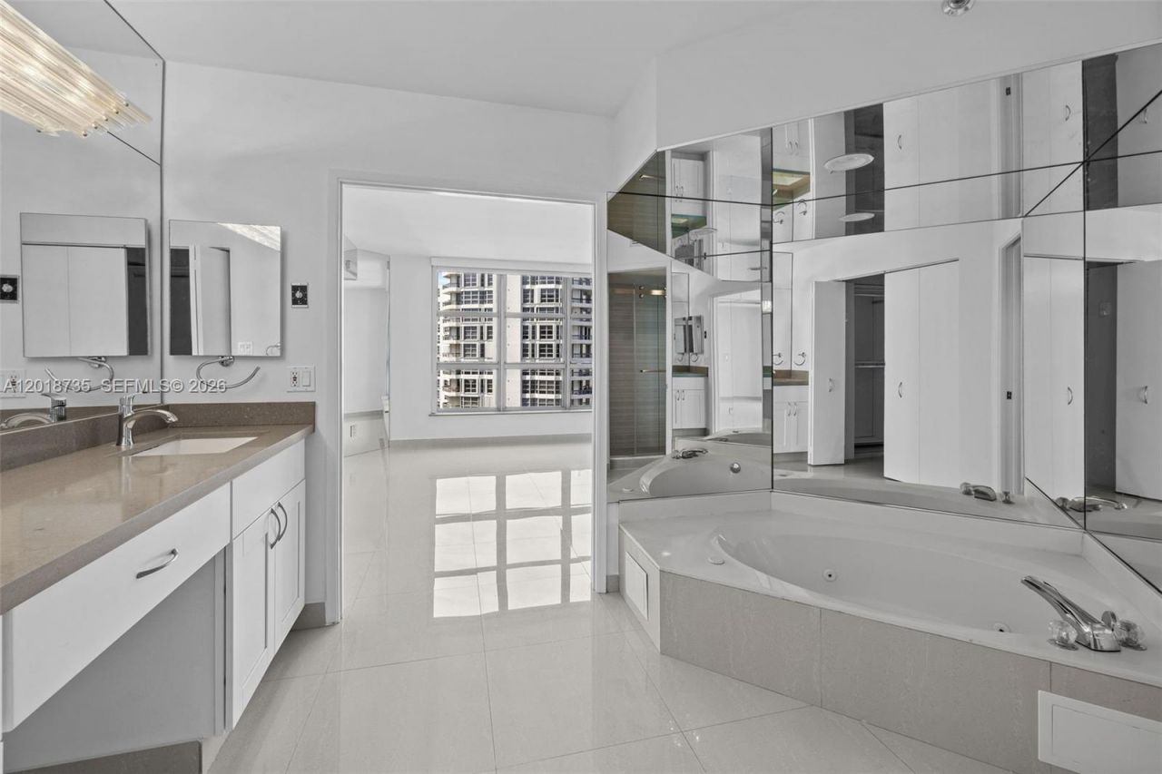 19195 NE 36th Ct , Unit 2705, Aventura, FL 33180 Photo
