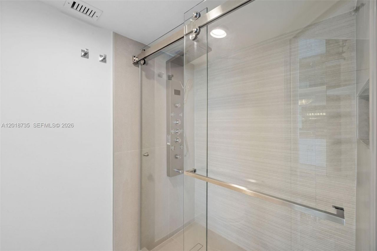 19195 NE 36th Ct , Unit 2705, Aventura, FL 33180 Photo