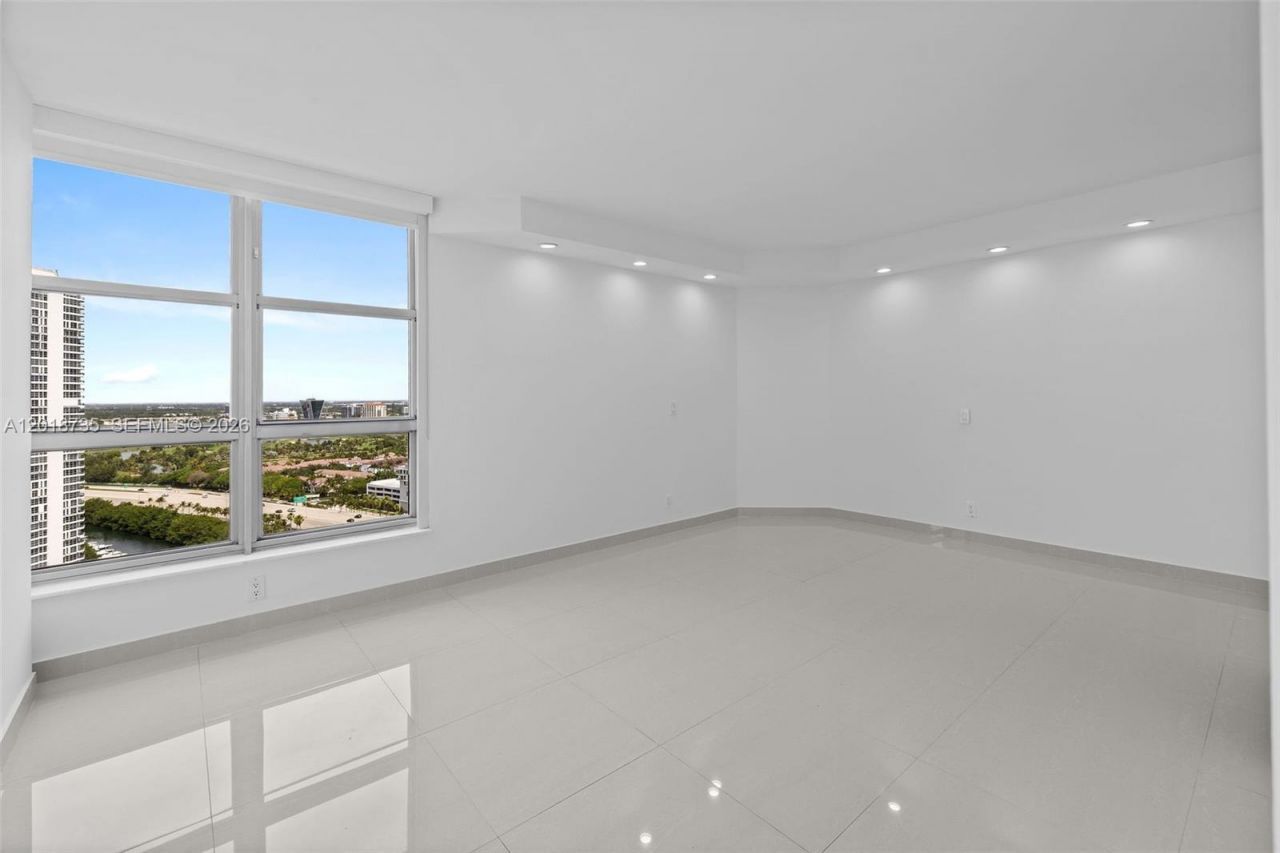 19195 NE 36th Ct , Unit 2705, Aventura, FL 33180 Photo