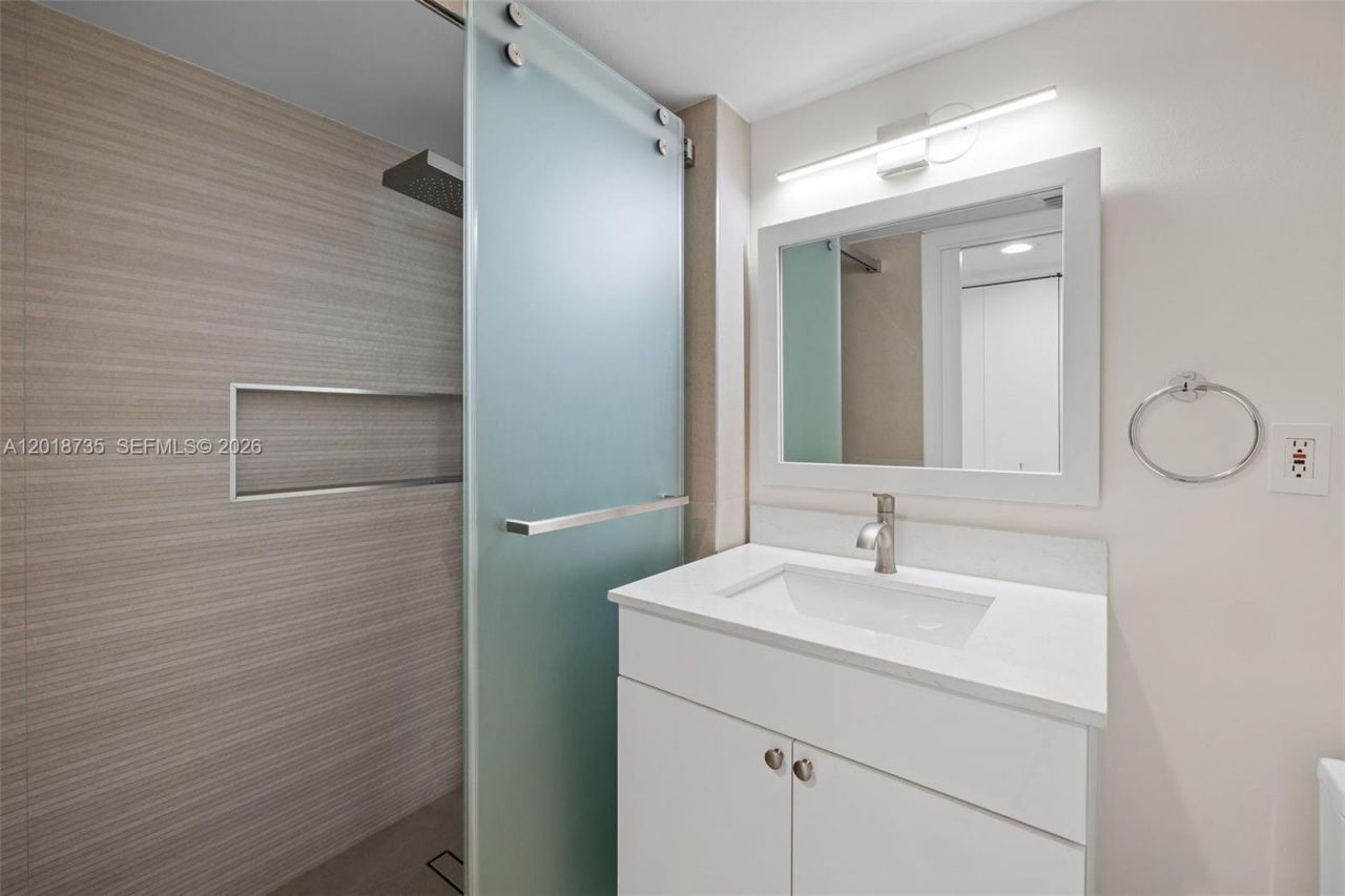 19195 NE 36th Ct , Unit 2705, Aventura, FL 33180 Photo