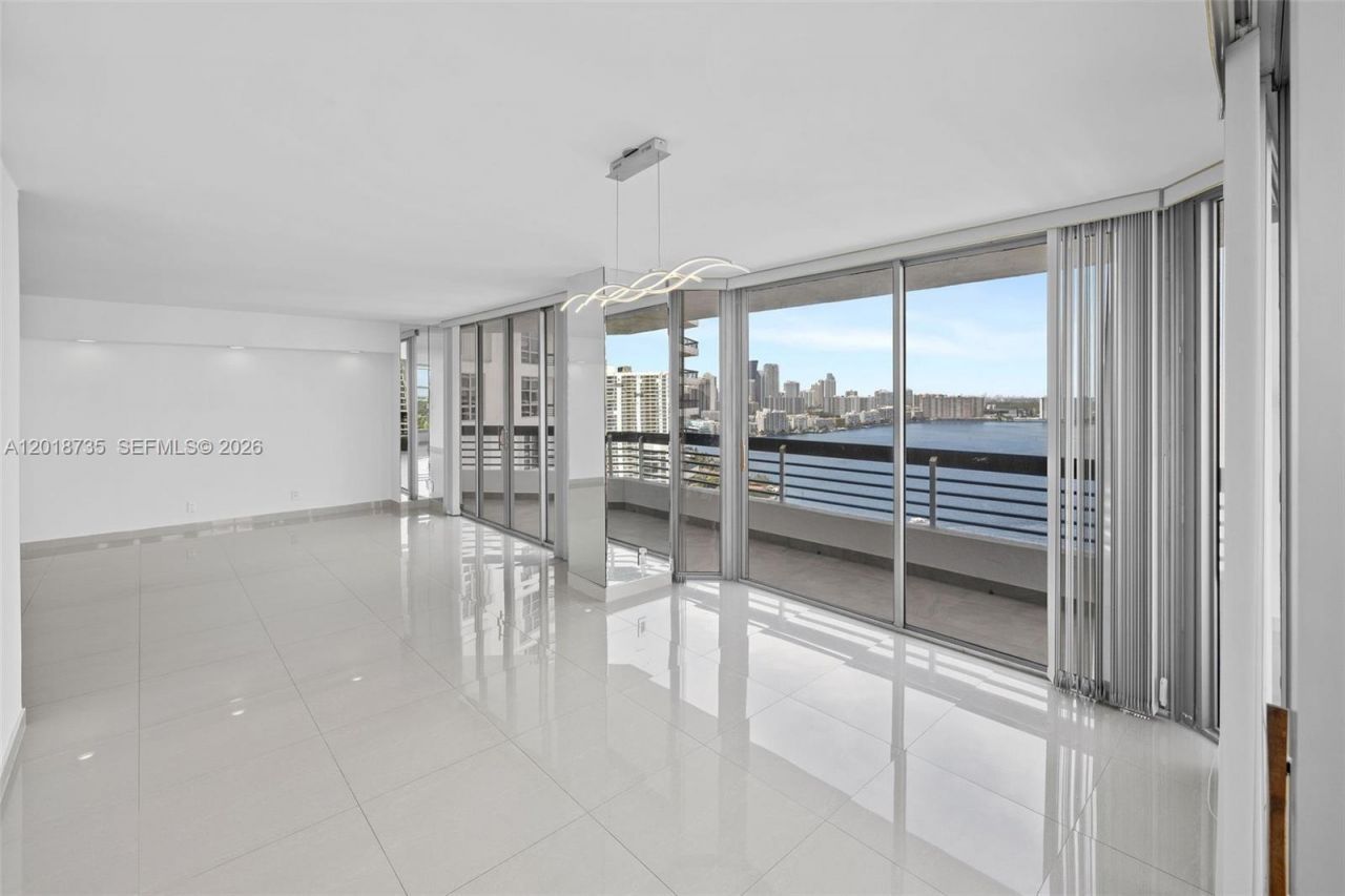 19195 NE 36th Ct , Unit 2705, Aventura, FL 33180 Photo