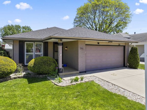 1041 Fulton Drive , Streamwood, IL 60107