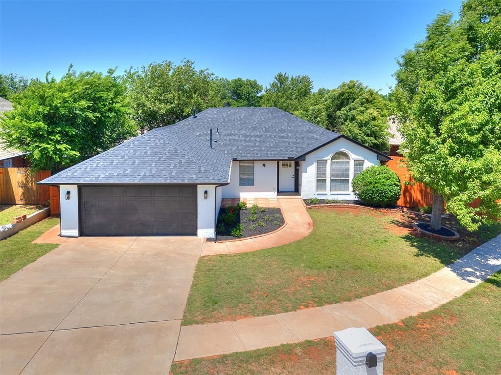 18213 Bur Oak Drive, Edmond, OK 73012 Main Photo