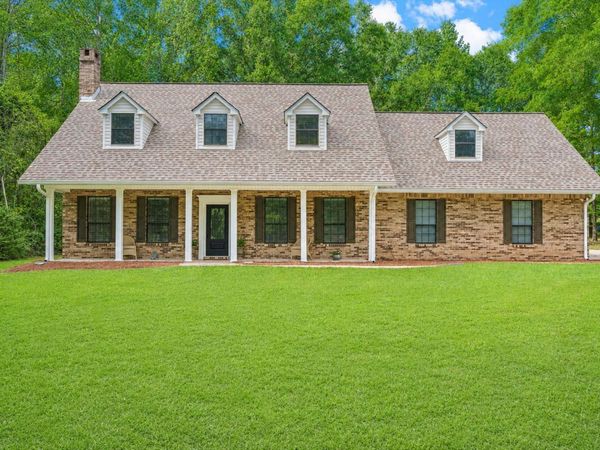154 Dogwood Ln., Hattiesburg, MS 39402