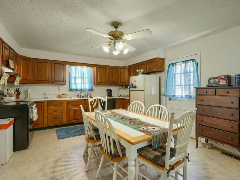 124 Wyandotte Street , Lancaster, OH 43130 Photo 9