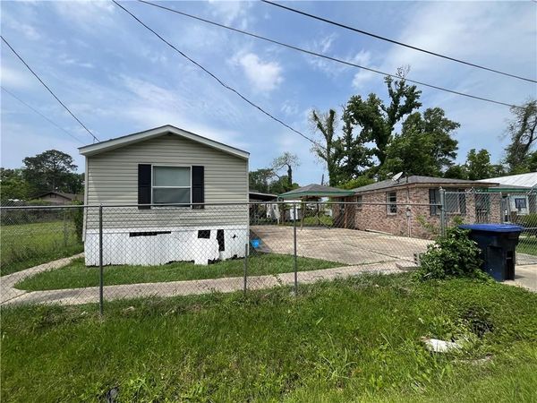 901 S GEORGE Avenue, Gonzales, LA 70737