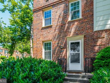 1303 S BARTON STREET, Unit 211, ARLINGTON, VA 22204