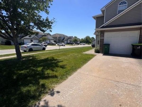 810 Peach Tree Lane, Blue Springs, MO 64064