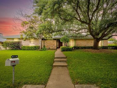 6800 Kingswood Drive, Fort Worth, TX 76133