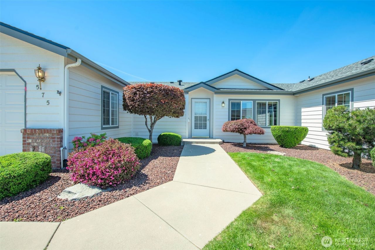 575 Canyon Drive, Unit 83, East Wenatchee, WA 98802 Main Photo