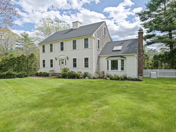 25 Hounds Ditch Ln, Duxbury, MA 02332