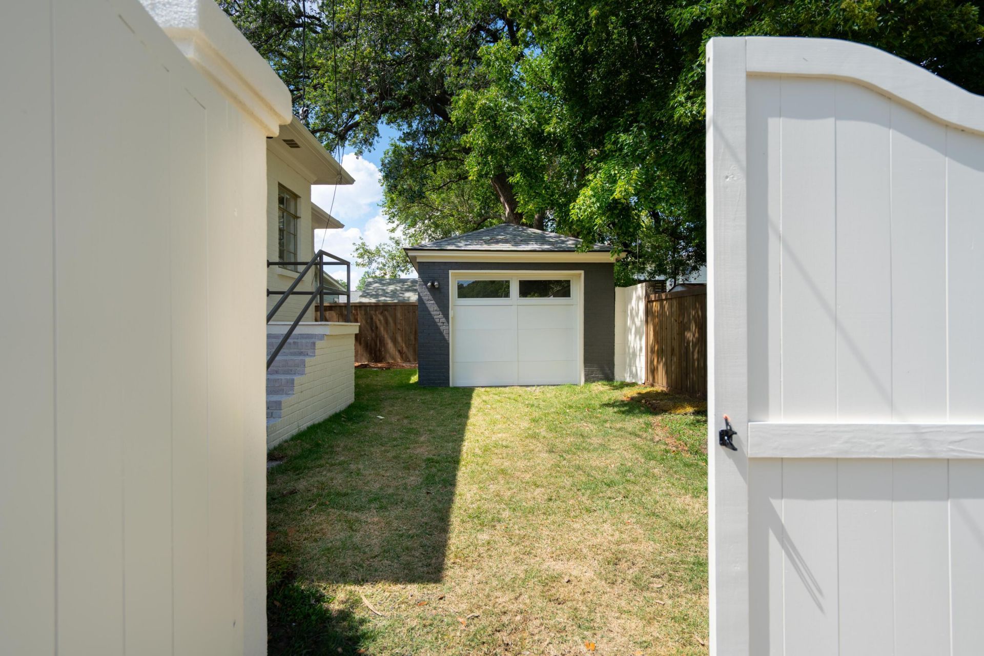 924 Ashley Avenue Photo 8