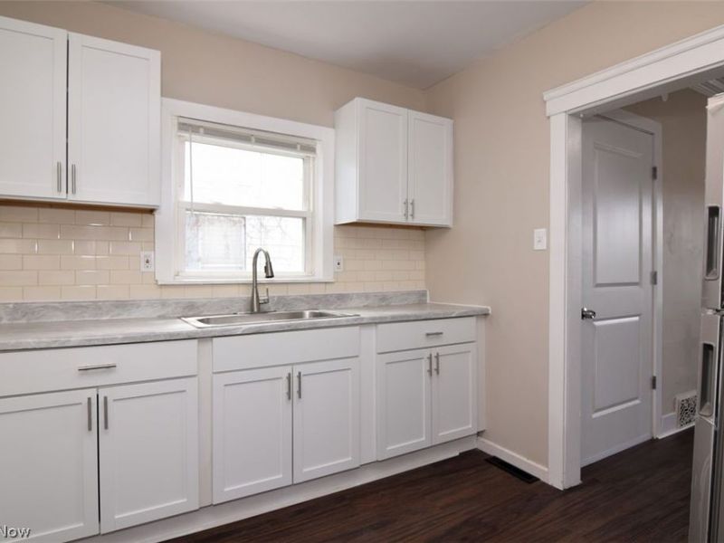 425 East 120th Street, Cleveland, OH 44108 Photo 4