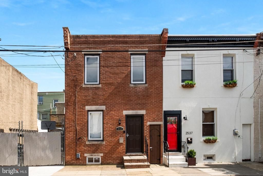 2539 Webb Street, Philadelphia, PA 19125 Main Photo