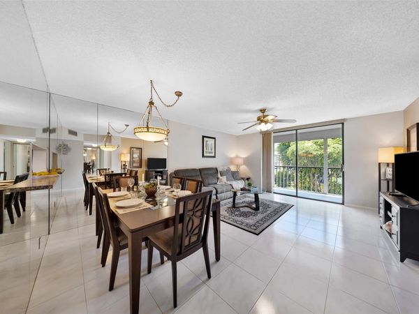 5250 Las Verdes Circle, Unit 317, Delray Beach, FL 33484