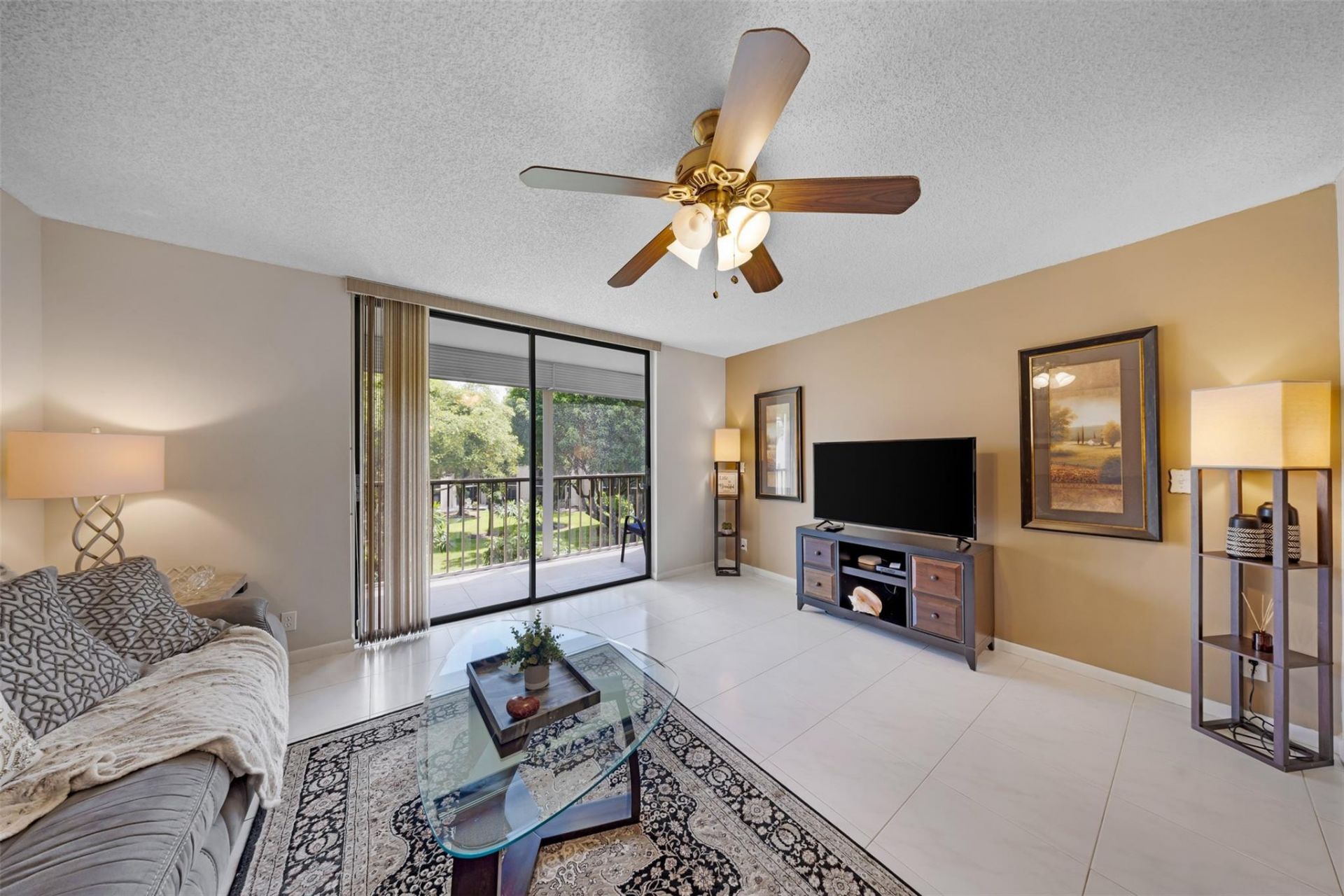 5250 Las Verdes Circle, Unit 317, Delray Beach, FL 33484 Photo