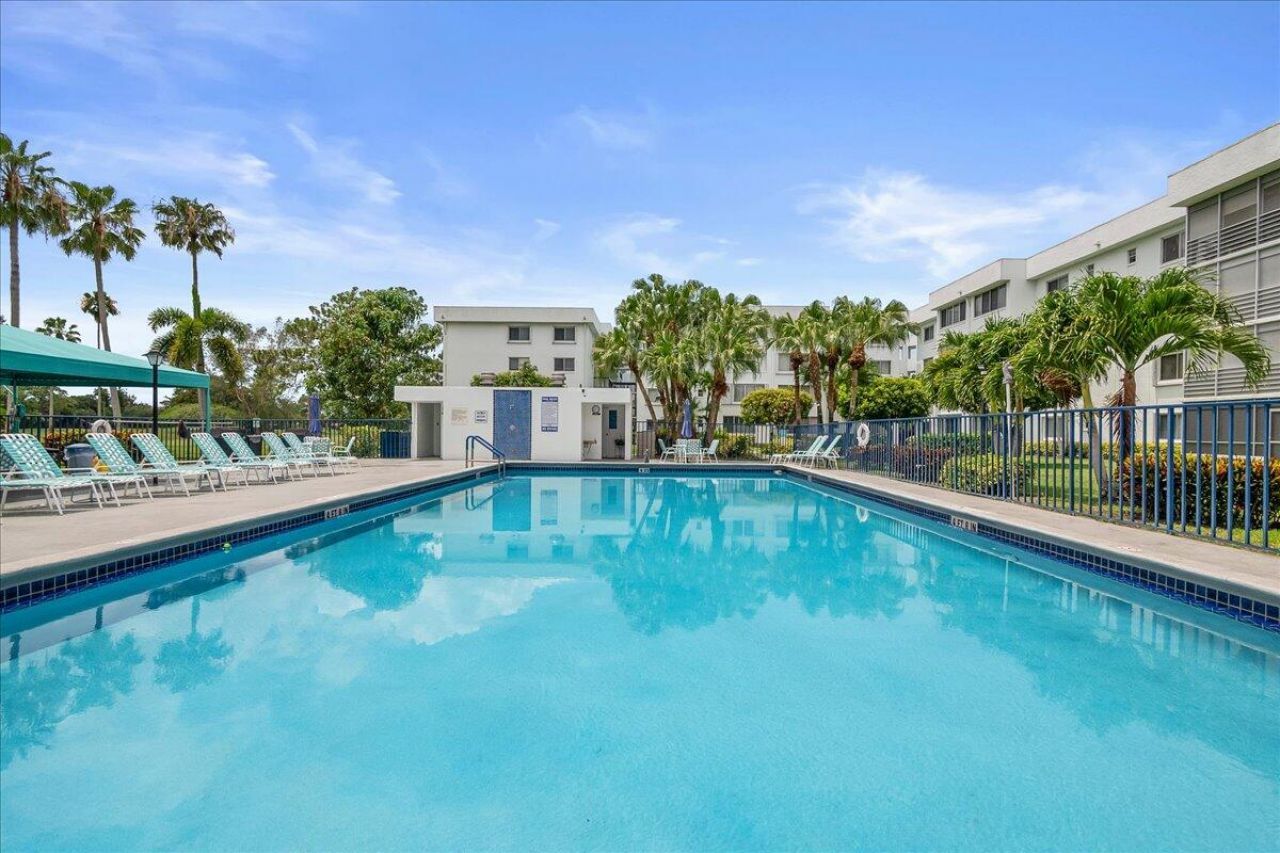 6698 10th Avenue N, Unit 305, Lake Worth, FL 33461 Photo