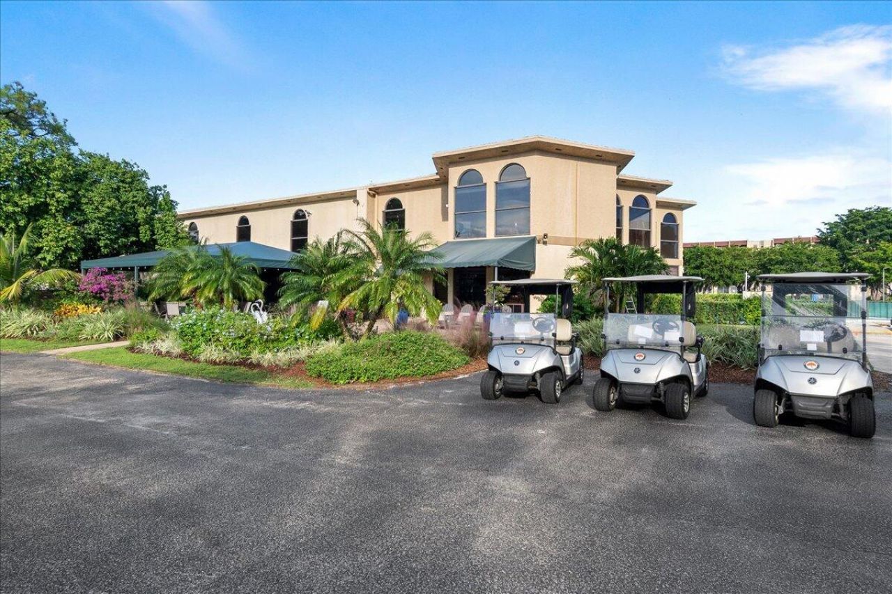 6698 10th Avenue N, Unit 305, Lake Worth, FL 33461 Photo
