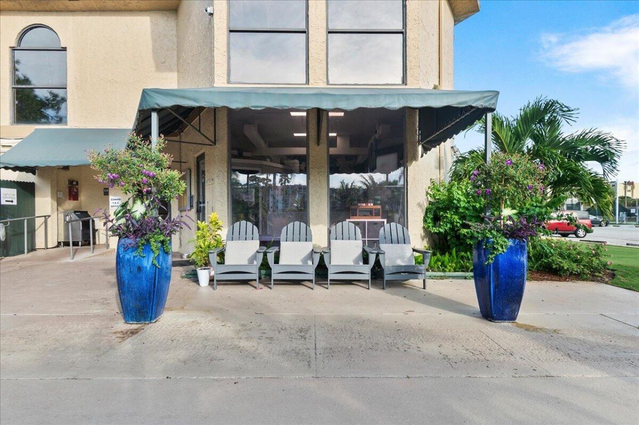 6698 10th Avenue N, Unit 305, Lake Worth, FL 33461 Photo