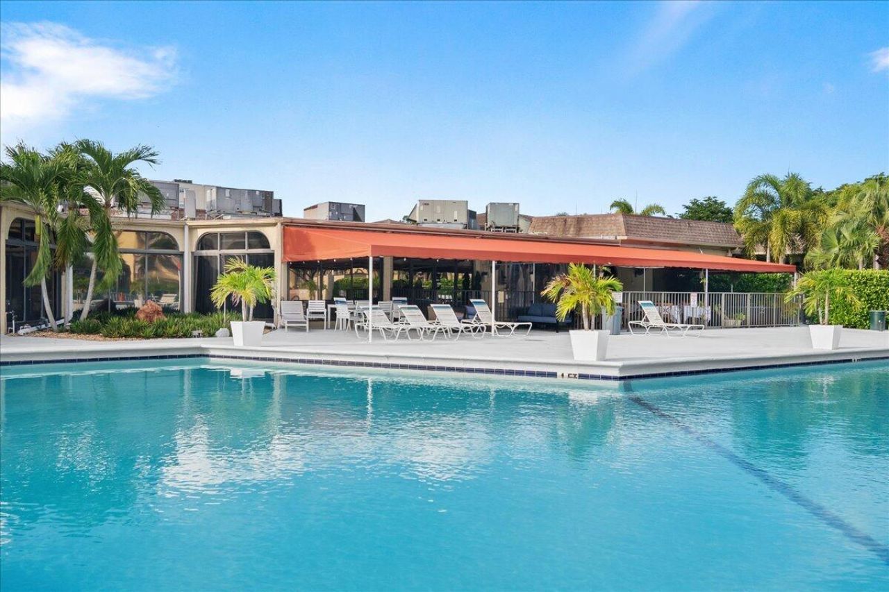 6698 10th Avenue N, Unit 305, Lake Worth, FL 33461 Photo