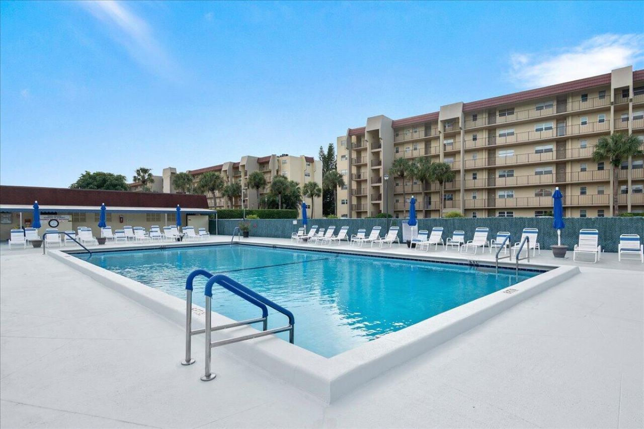 6698 10th Avenue N, Unit 305, Lake Worth, FL 33461 Photo