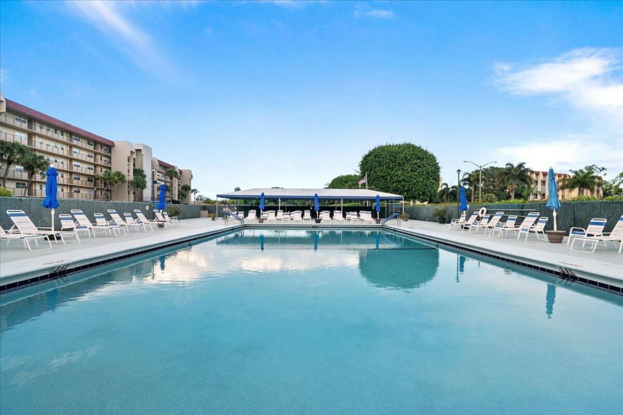 6698 10th Avenue N, Unit 305, Lake Worth, FL 33461 Photo