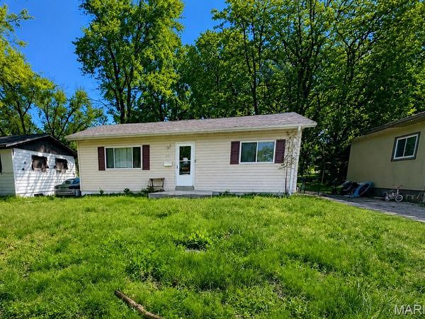 10512 Earl Drive, St Louis, MO 63136