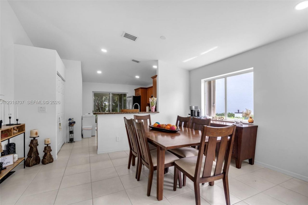 20869 NW 4th St , Pembroke Pines, FL 33029 Photo