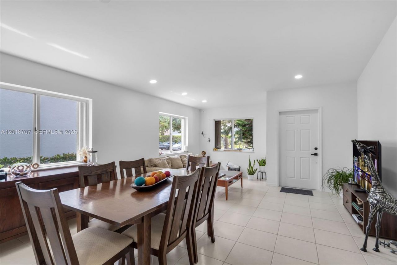 20869 NW 4th St , Pembroke Pines, FL 33029 Photo