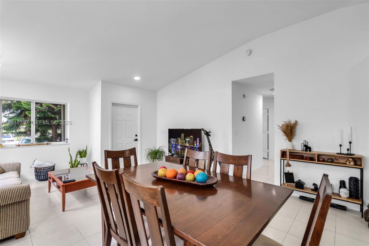 20869 NW 4th St , Pembroke Pines, FL 33029 Photo