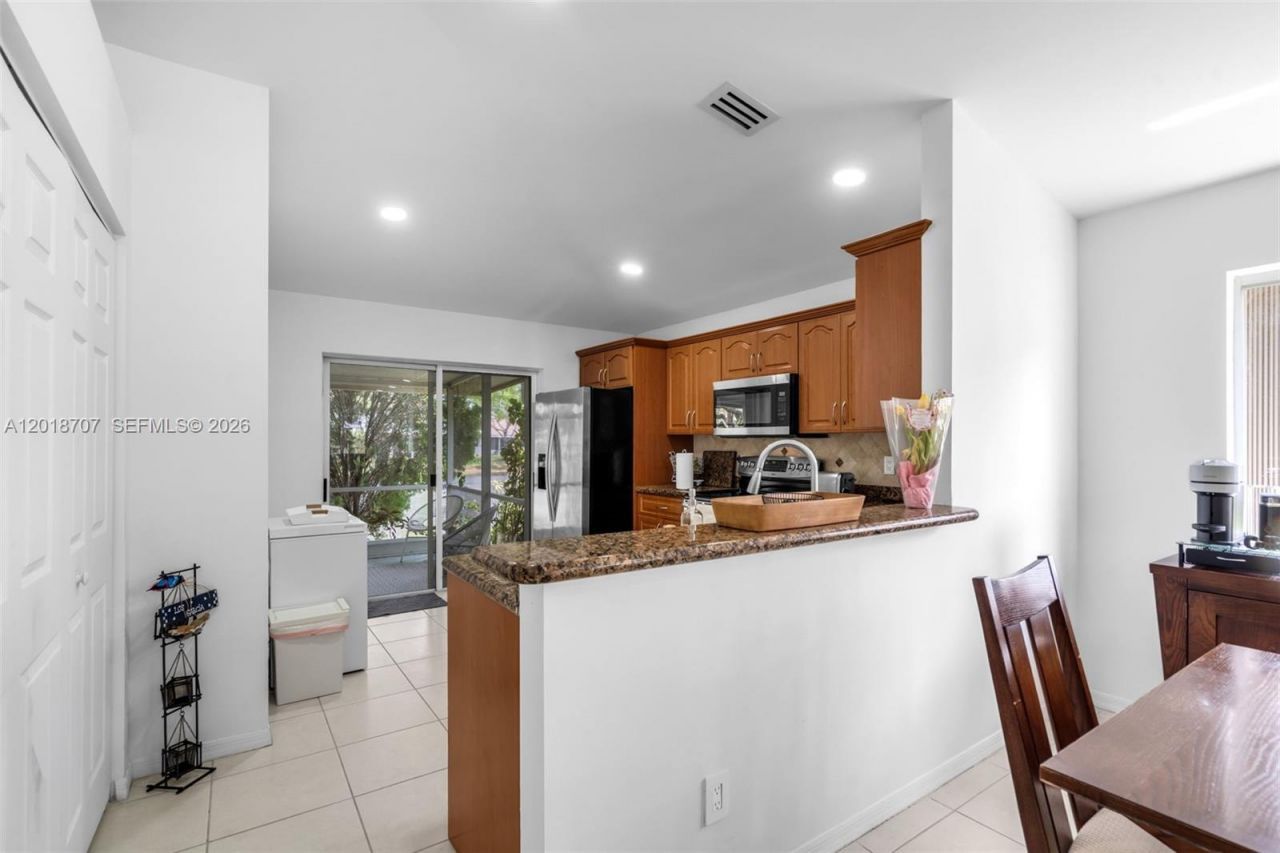 20869 NW 4th St , Pembroke Pines, FL 33029 Photo