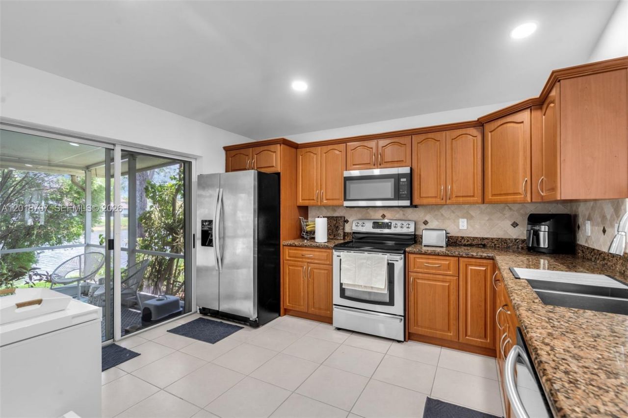 20869 NW 4th St , Pembroke Pines, FL 33029 Photo