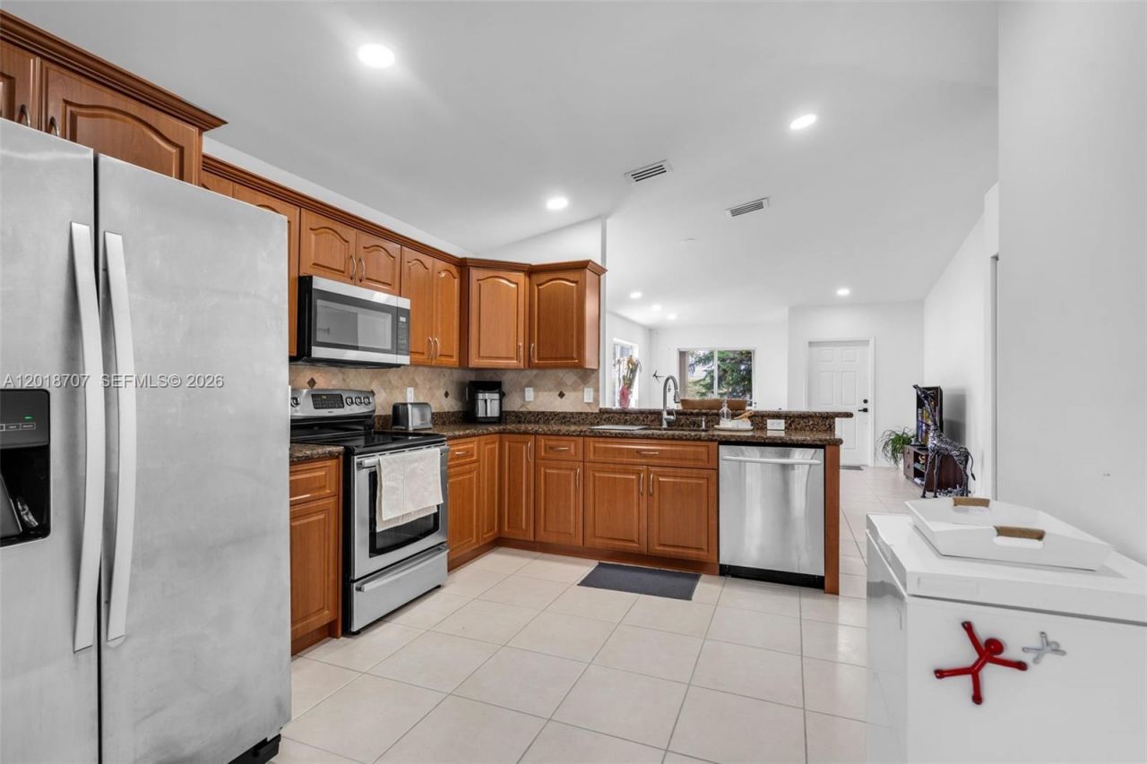 20869 NW 4th St , Pembroke Pines, FL 33029 Photo