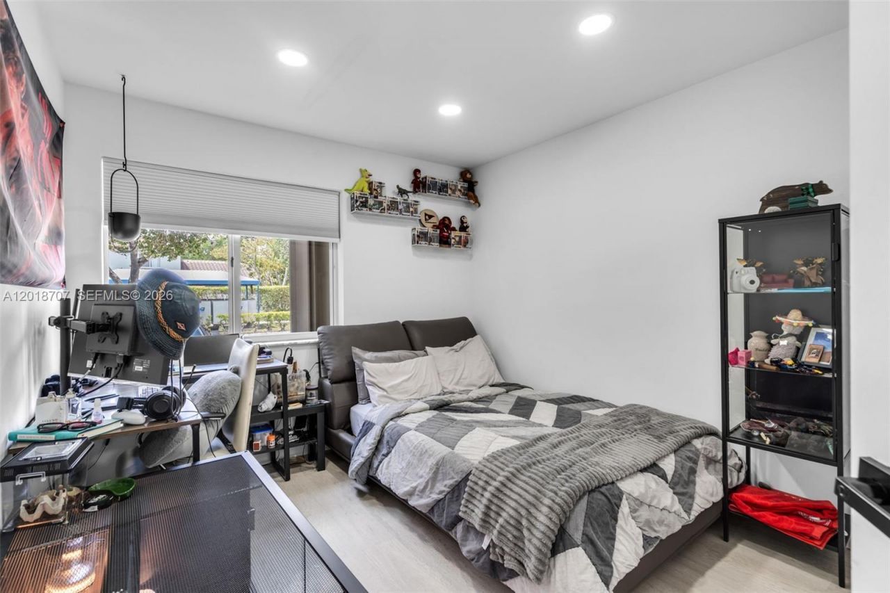 20869 NW 4th St , Pembroke Pines, FL 33029 Photo