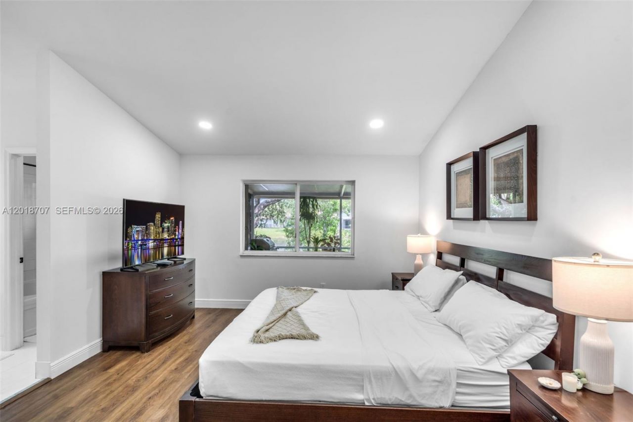 20869 NW 4th St , Pembroke Pines, FL 33029 Photo