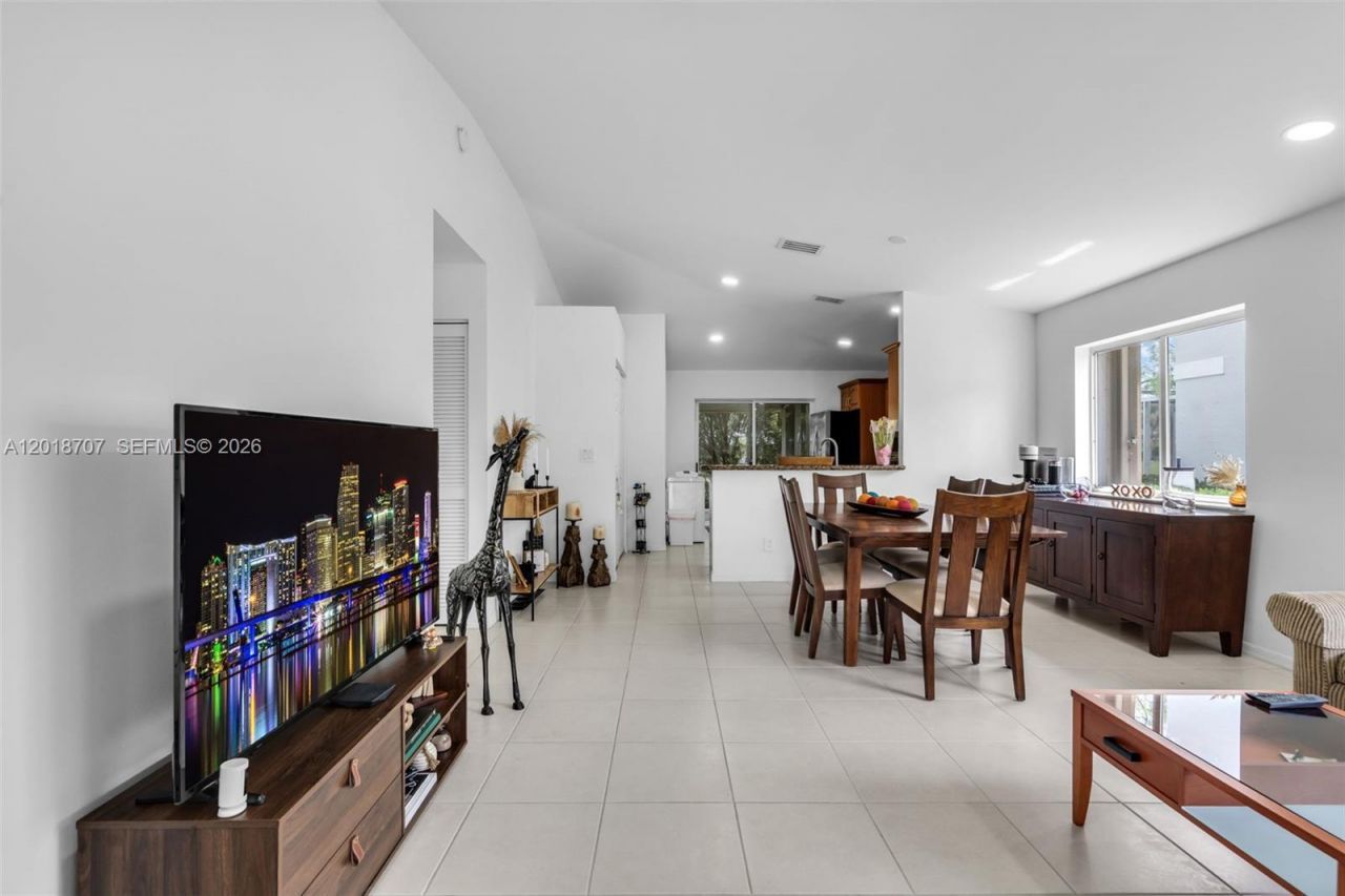 20869 NW 4th St , Pembroke Pines, FL 33029 Photo