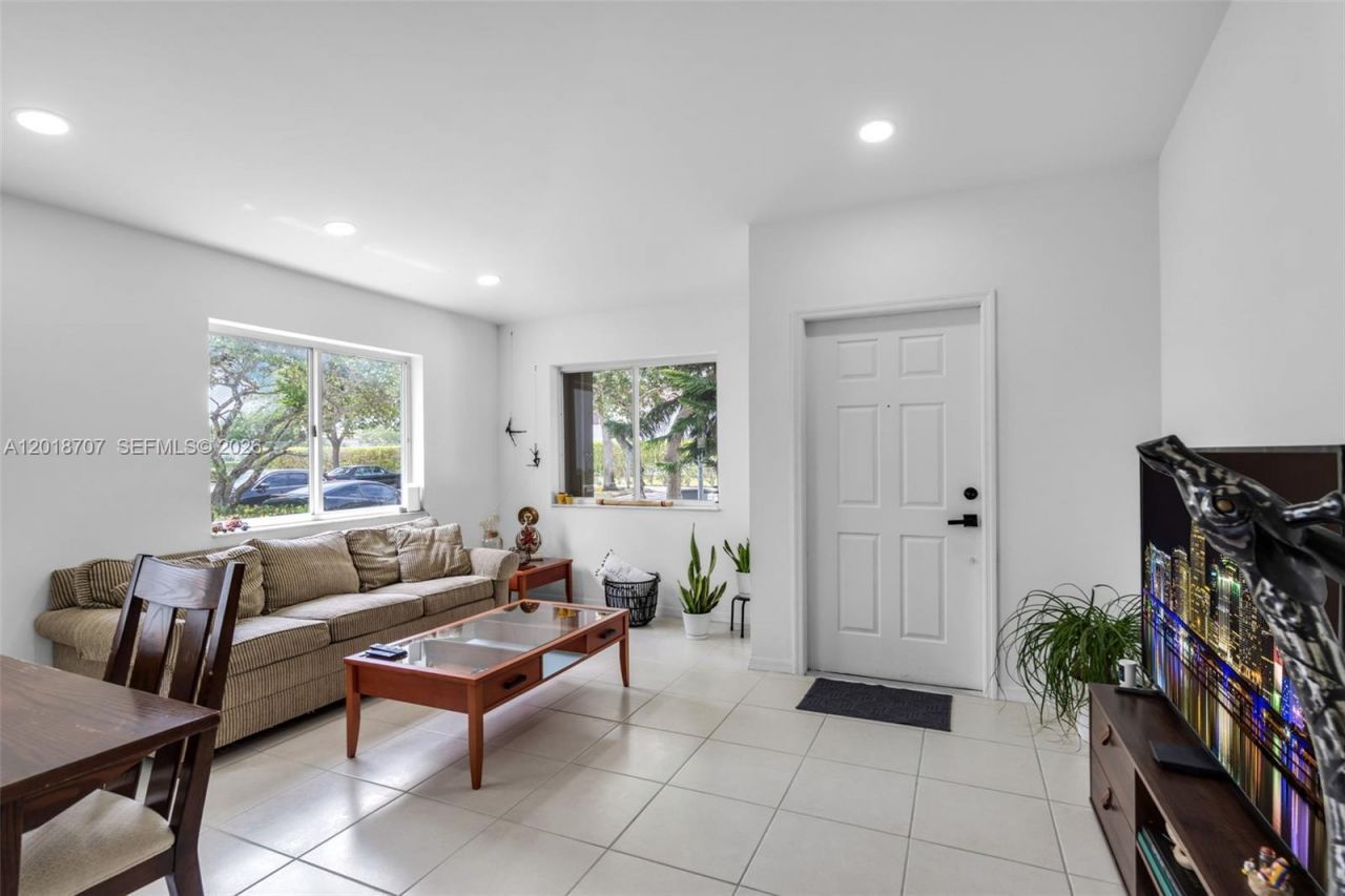 20869 NW 4th St , Pembroke Pines, FL 33029 Photo