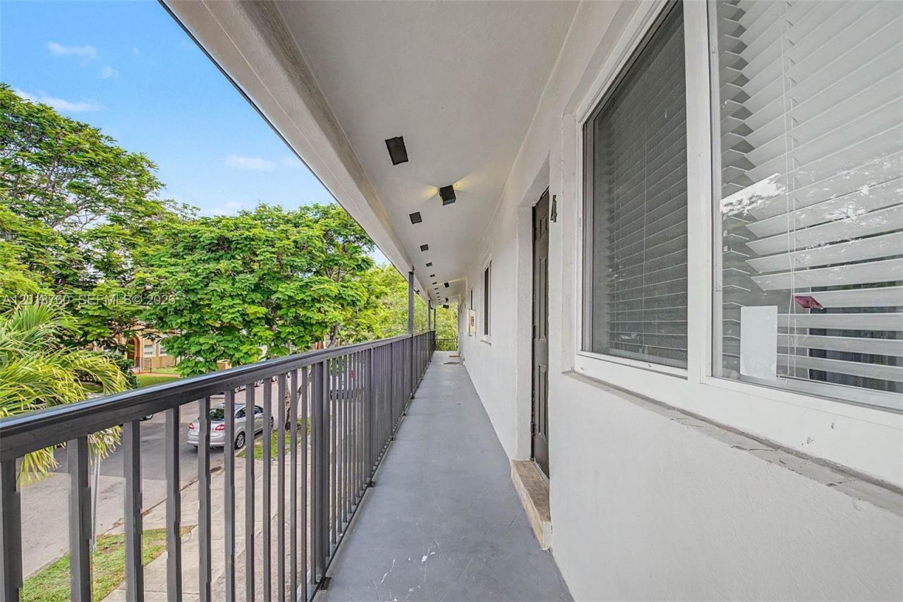 2190 SW 14th Ter , Miami, FL 33145 Photo