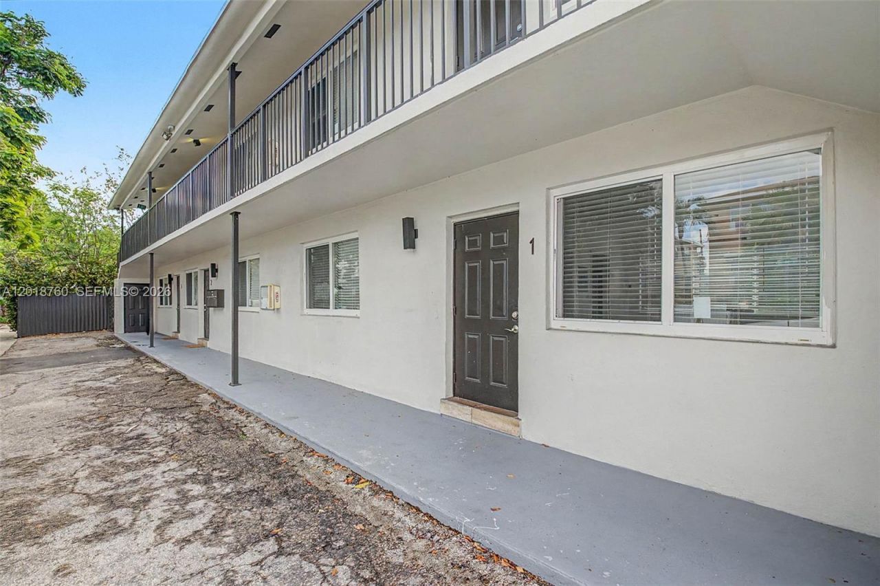 2190 SW 14th Ter , Miami, FL 33145 Photo
