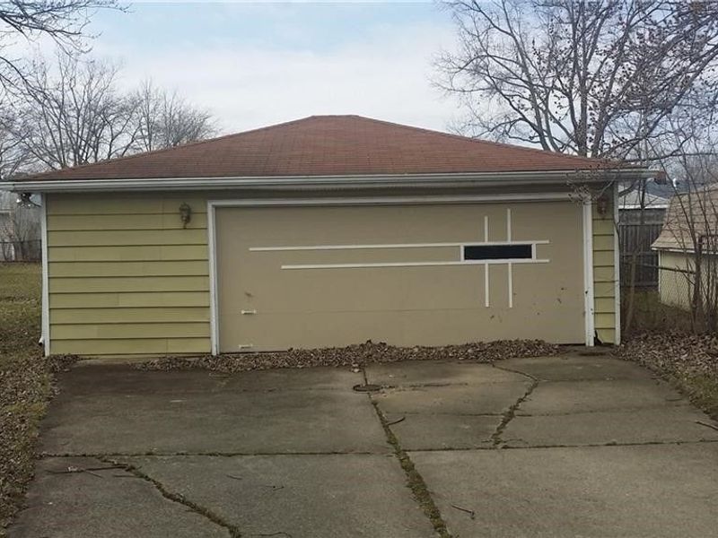 6574 Burton Drive, Brook Park, OH 44142 Photo 2