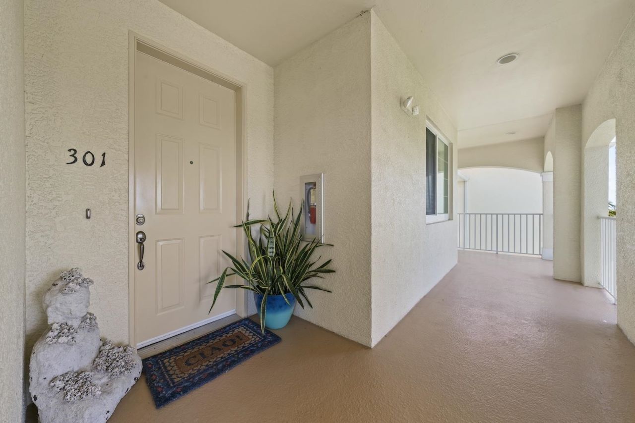 20071 Sanibel View Cir, Unit 301, Fort Myers, FL 33908 Photo