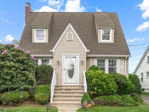 9 Saint Charles Ave, West Caldwell, NJ 07006