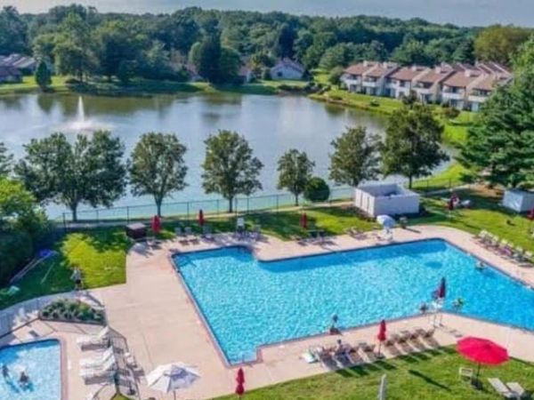 16 E Bluebell Lane, Mount Laurel, NJ 08054