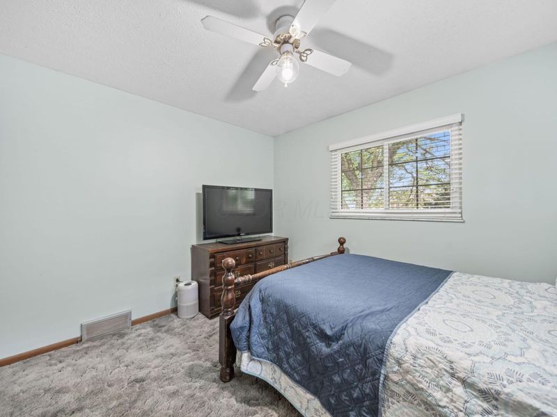 390 Dunbarton Road, Columbus, OH 43230 Photo 13