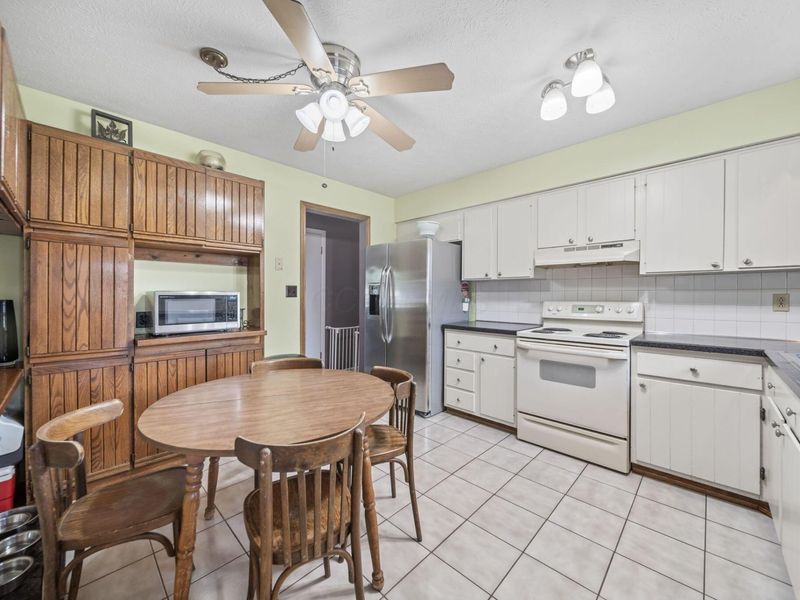 390 Dunbarton Road, Columbus, OH 43230 Photo 5