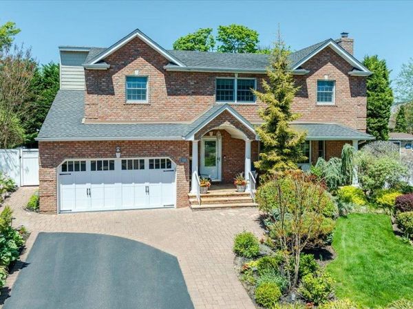 2539 Bradley Court , Merrick, NY 11566
