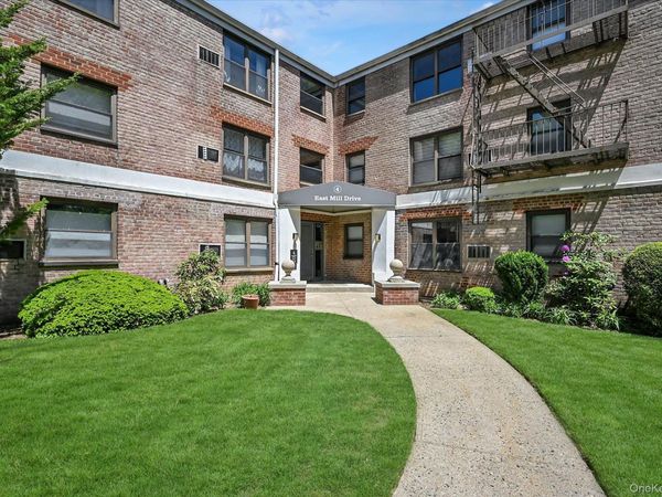 4 East Mill Drive , Unit 3E, Great Neck, NY 11021