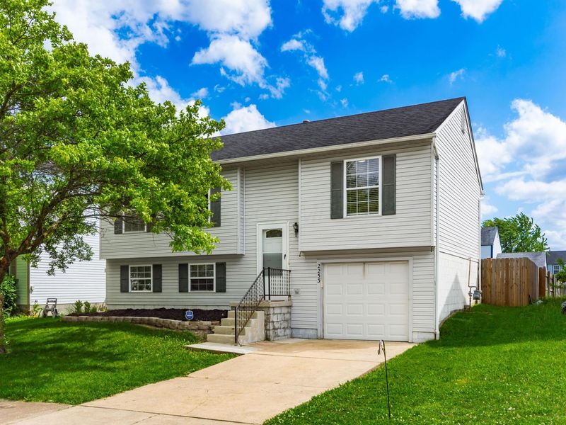 2253 Autumn Village Court, Columbus, OH 43223 Photo 2